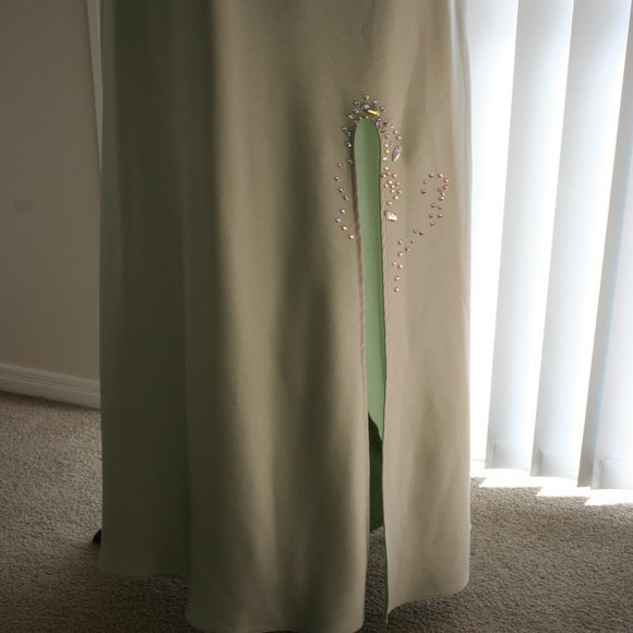 Matthew Eager in shimmery pale green - Size 8 - Picture 11 of 11